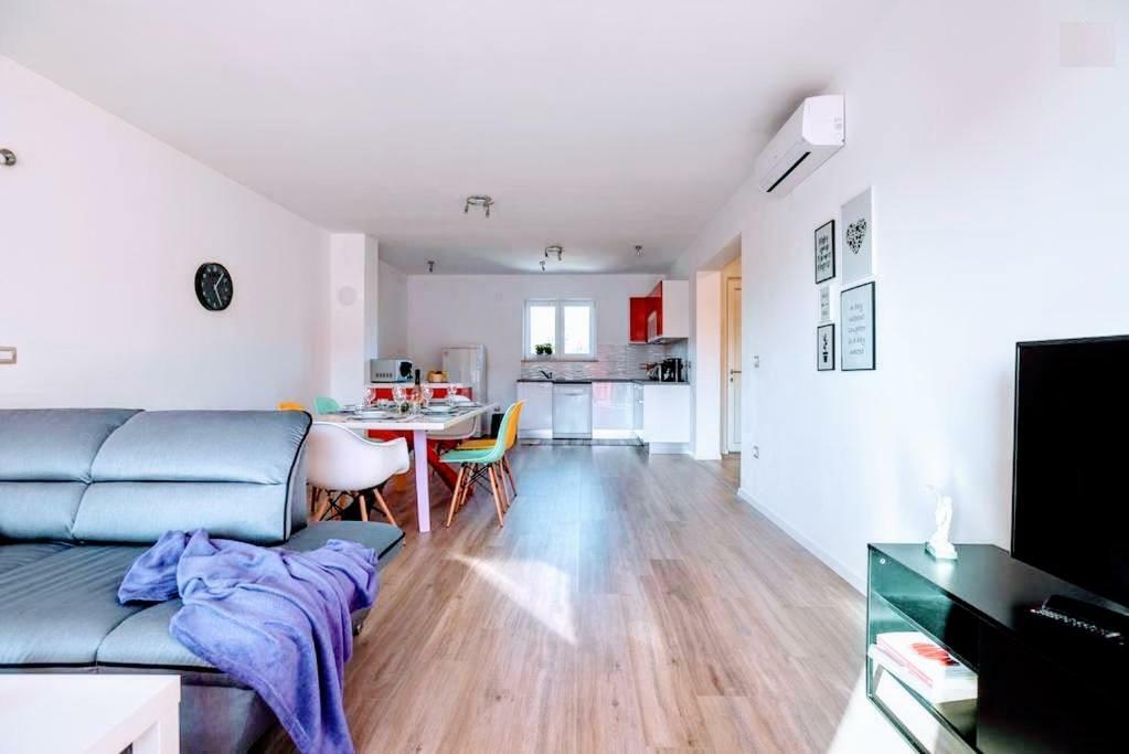 Holiday Apartments Mediterraneo Funtana Esterno foto